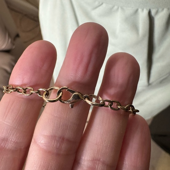 Elegant Black and Gold Necklace - Picture 4 of 4